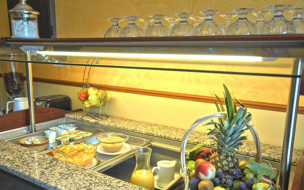 Hotel Ecusson Saint-Hilaire-de-Brethmas Zewnętrze zdjęcie