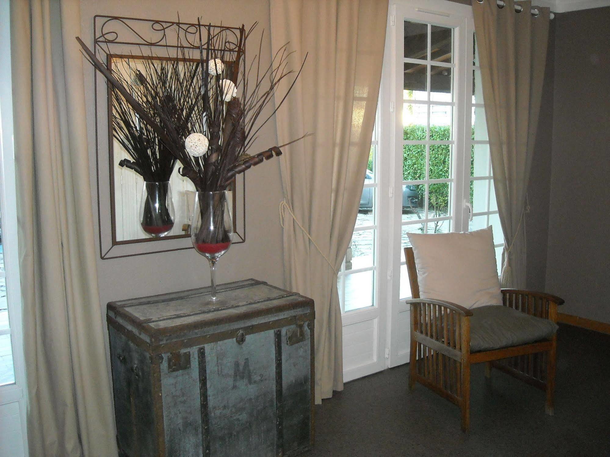 Hotel Ecusson Saint-Hilaire-de-Brethmas Zewnętrze zdjęcie