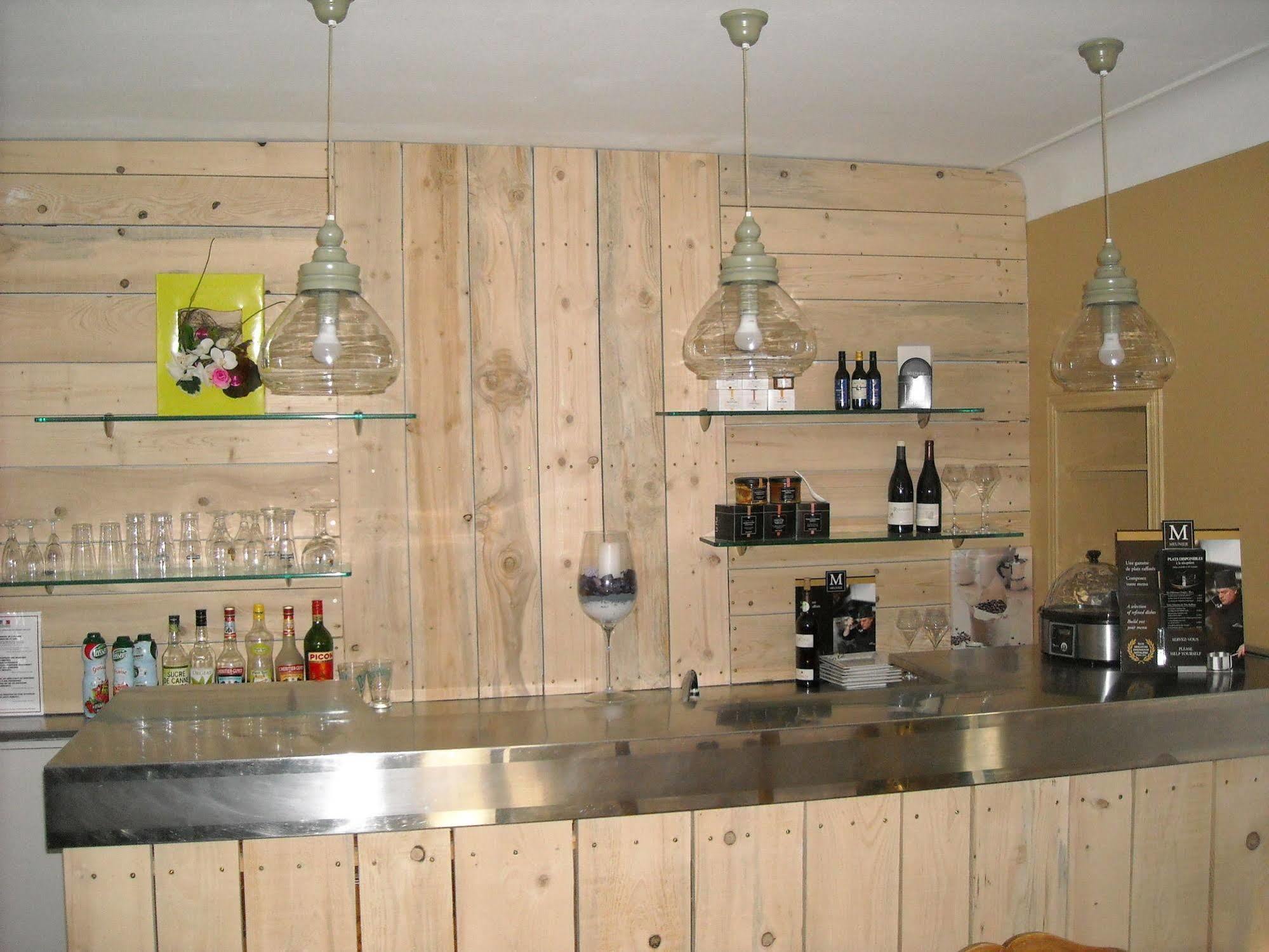 Hotel Ecusson Saint-Hilaire-de-Brethmas Zewnętrze zdjęcie