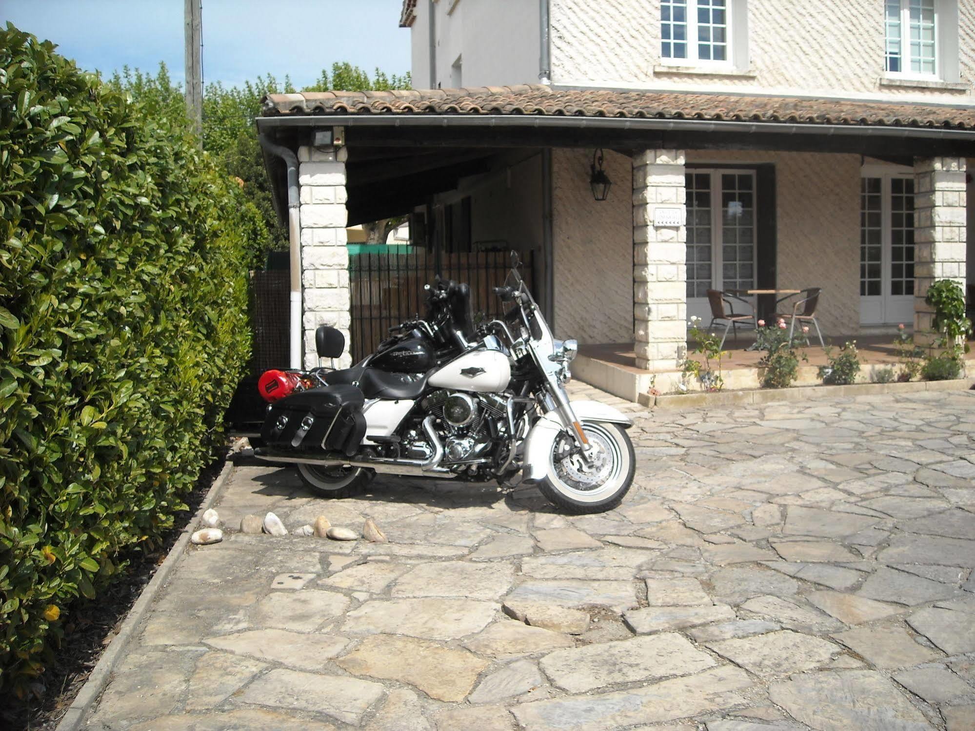 Hotel Ecusson Saint-Hilaire-de-Brethmas Zewnętrze zdjęcie