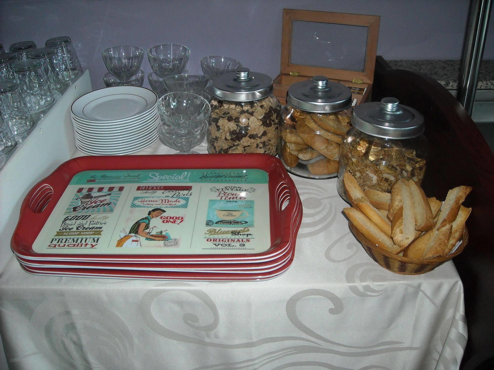 Hotel Ecusson Saint-Hilaire-de-Brethmas Zewnętrze zdjęcie