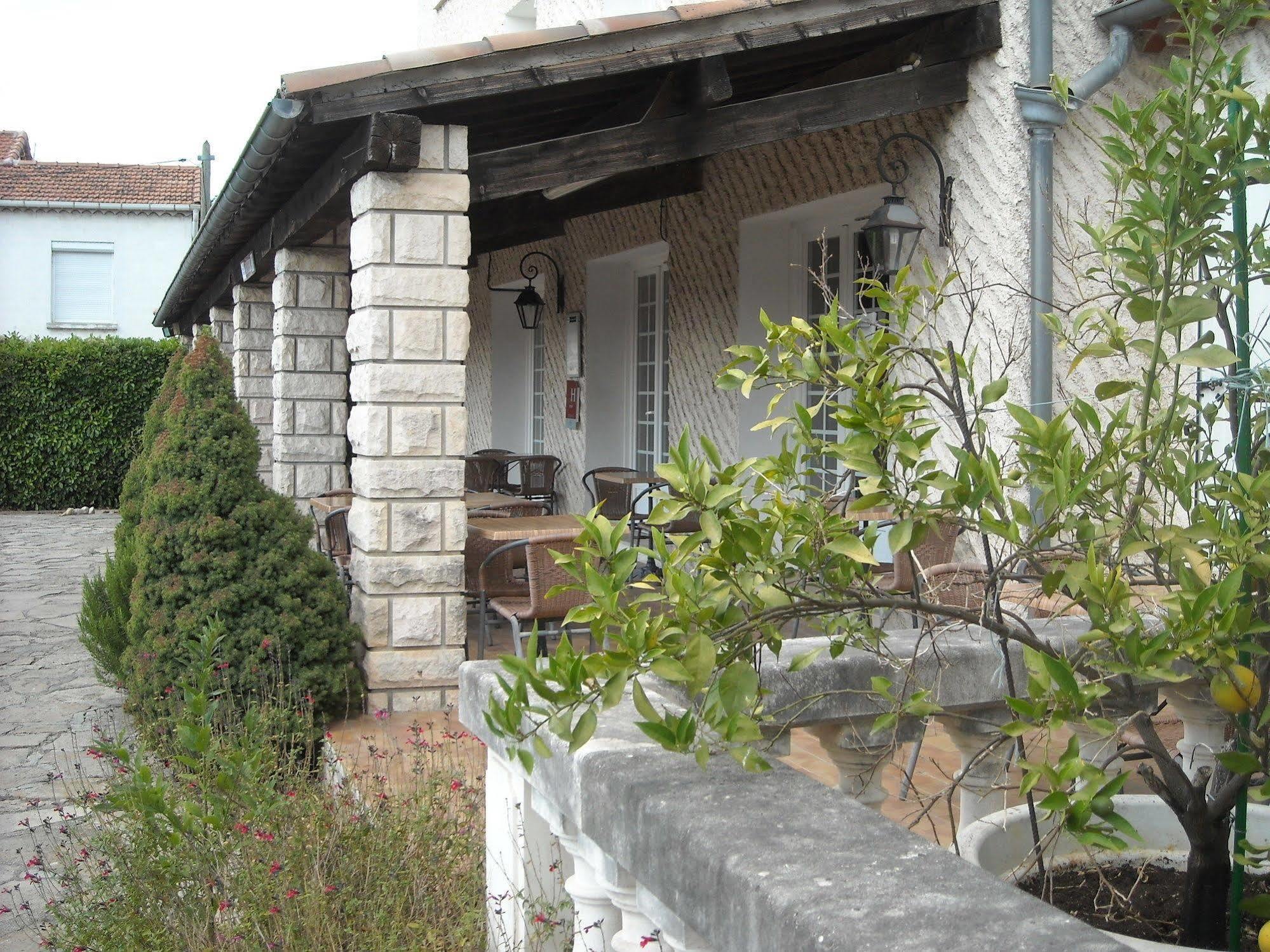Hotel Ecusson Saint-Hilaire-de-Brethmas Zewnętrze zdjęcie