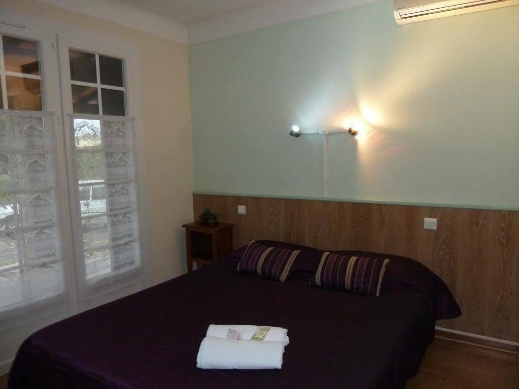 Hotel Ecusson Saint-Hilaire-de-Brethmas Zewnętrze zdjęcie