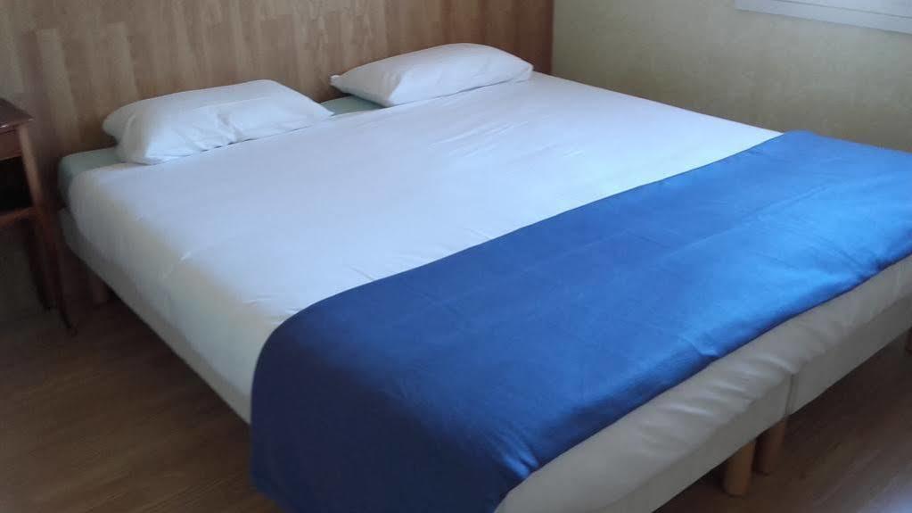 Hotel Ecusson Saint-Hilaire-de-Brethmas Zewnętrze zdjęcie
