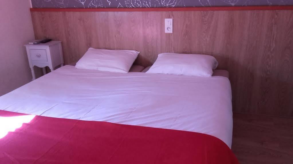 Hotel Ecusson Saint-Hilaire-de-Brethmas Zewnętrze zdjęcie