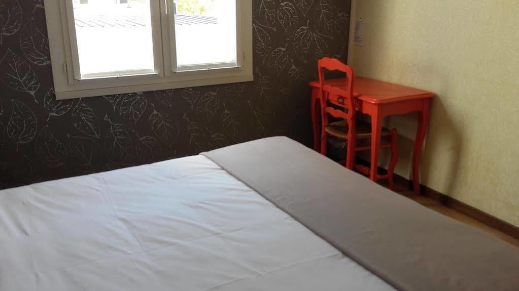 Hotel Ecusson Saint-Hilaire-de-Brethmas Zewnętrze zdjęcie